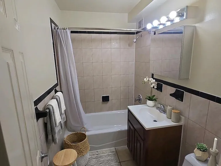 88-25 153rd St #501 — Photo 4