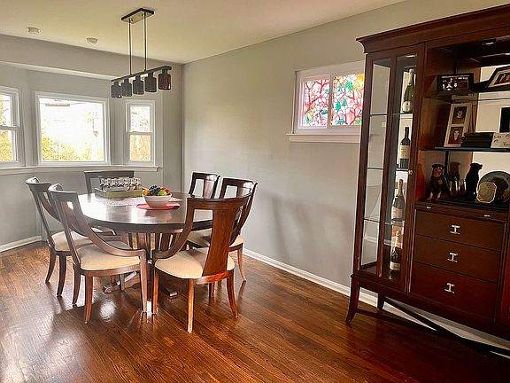 3rd image of 73 Russell Rd