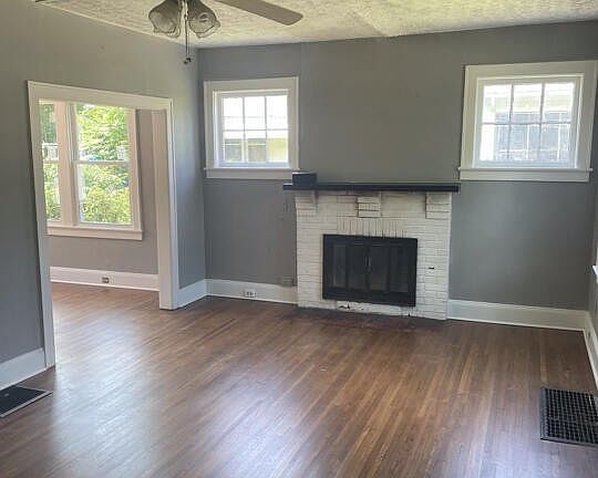 2nd image of 4421 Immanuel St