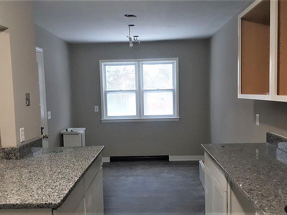 3rd image of 1615 Macarthur Dr