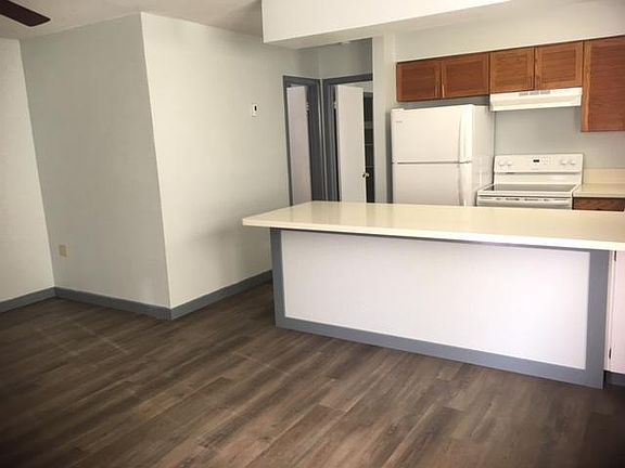Large Quartz Peninsula countertop
