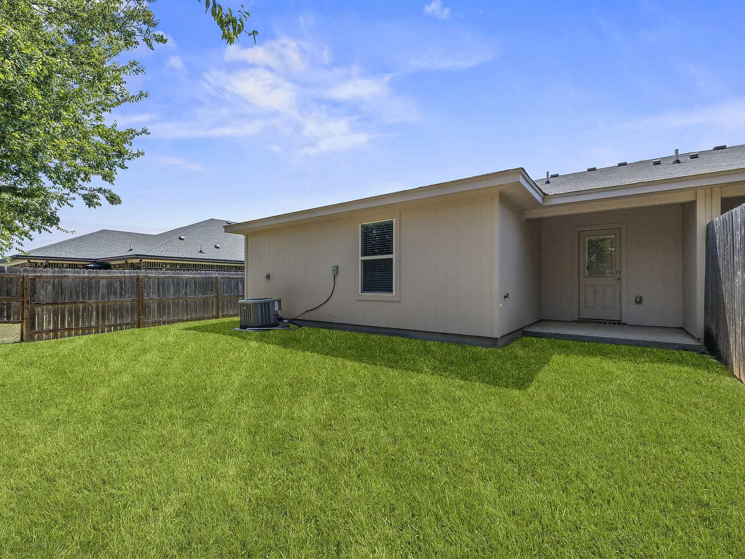 1415 Shoshoni Trail - B — Photo 2