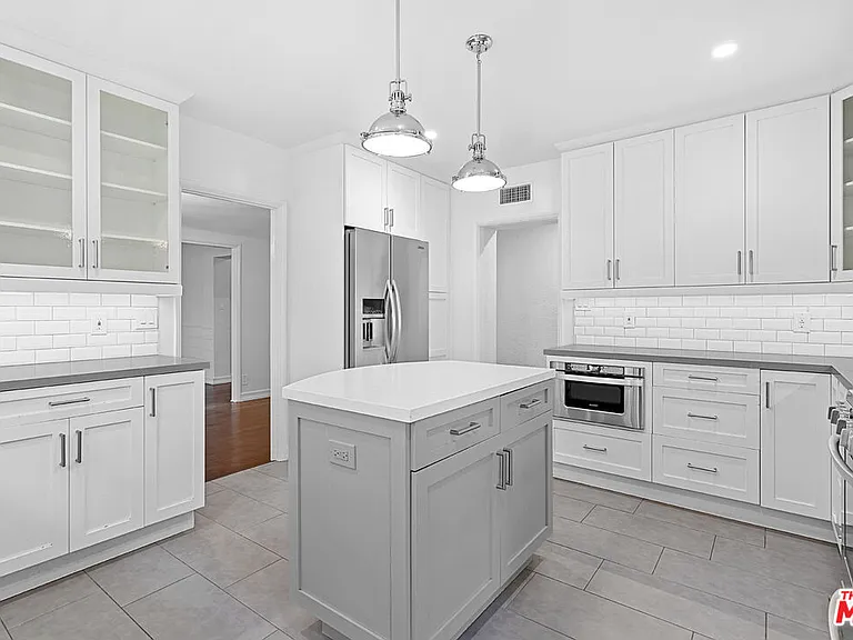 6611 W 6th St — Photo 12