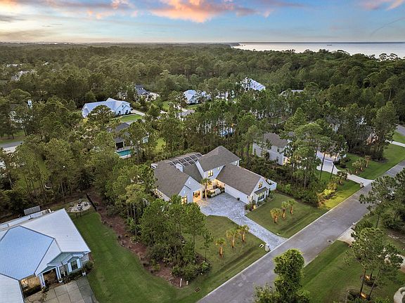 4th image of 267 Hideaway Cir