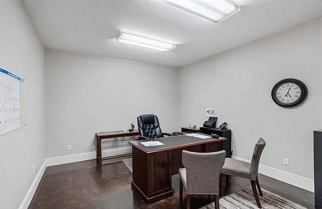 Studio, 1690 sqft, $750 — Photo 3