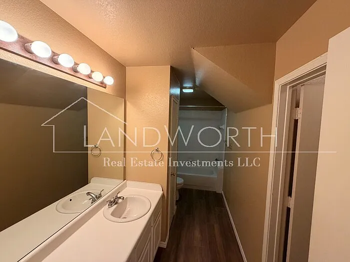 241 Rentz Place Cir — Photo 9