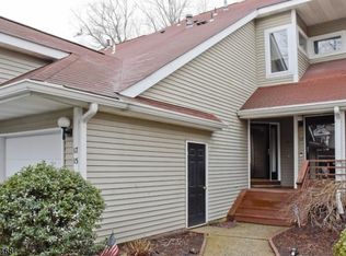 17 Ridge View Ter, Oak Ridge, NJ 07438