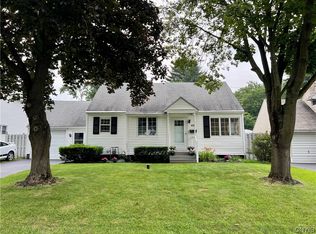 118 Crystal Dr, North Syracuse, NY 13212
