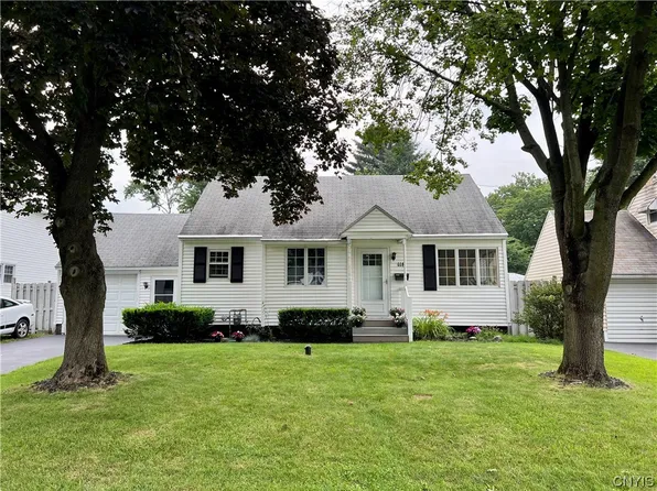 118 Crystal Dr, North Syracuse, NY 13212