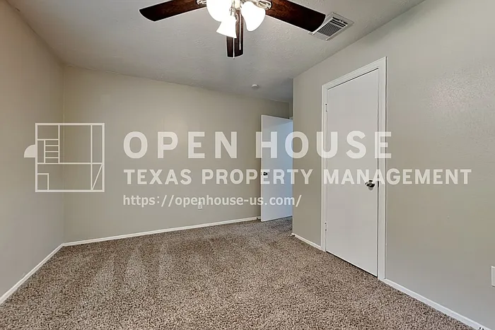 16854 Gleneagle Dr N — Photo 16