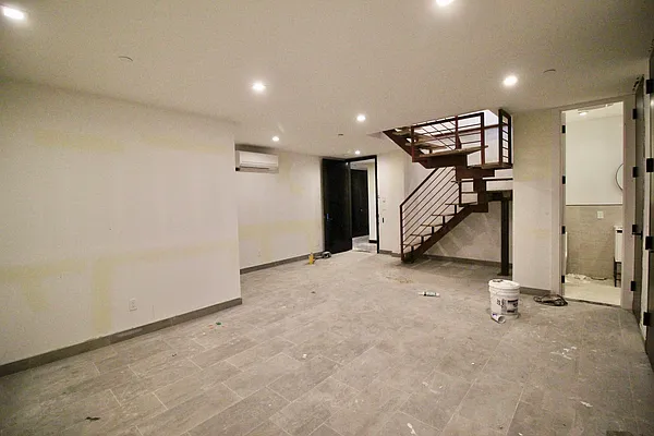 Rented by Hagstrom Management Inc | media 25