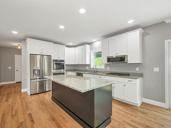 3rd image of 6 Shelburne Lane
