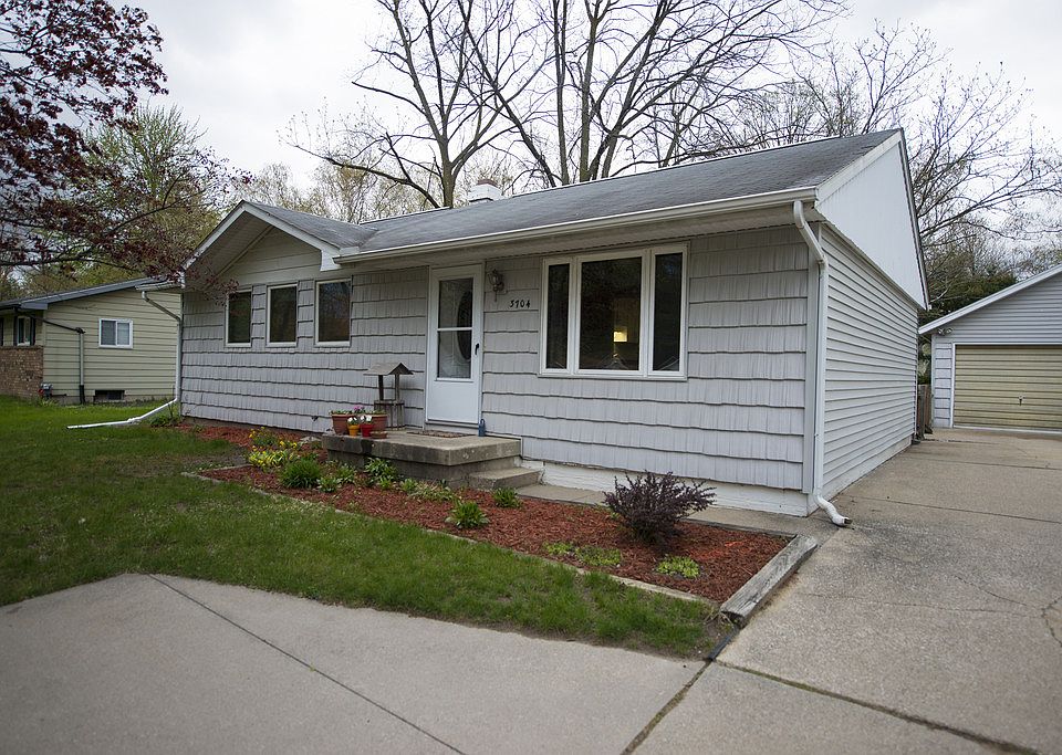 1st image of 3704 Waldo Ave