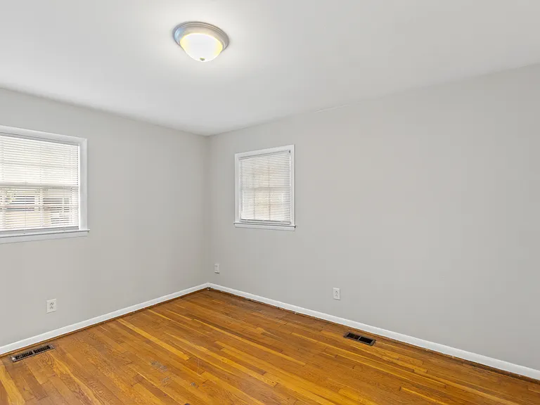 3560 Lansdowne Dr — Photo 15