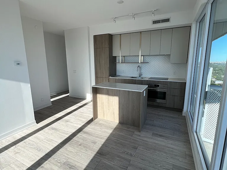 15 Holmes Ave #2102 — Photo 11