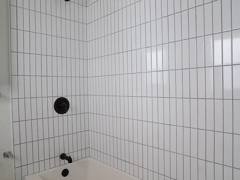 3855 S Budlong Ave — Photo 7