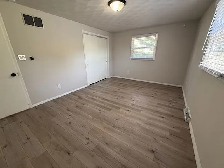 1105 E Samuel Ave — Photo 10