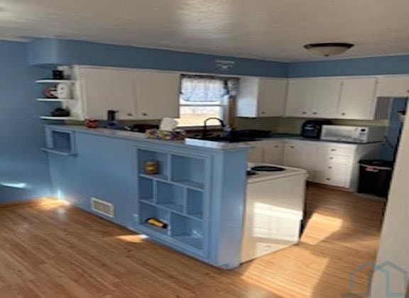 2nd image of 218 N 6th St