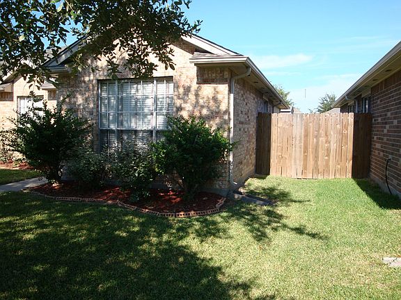 3rd image of 618 Oak Glen Dr