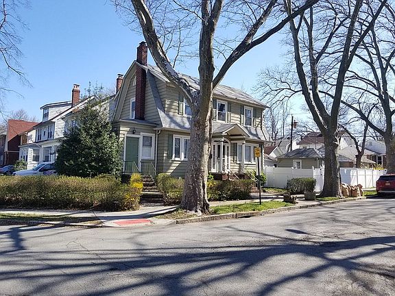 Only 4 homes on block