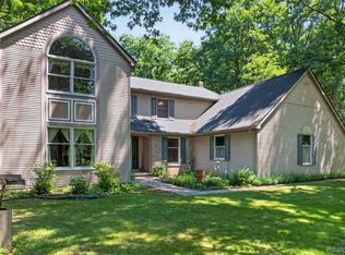 1919 Fox Ridge Dr, Howell, MI 48843