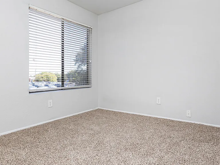 Waverly Park Apartments — Photo 7