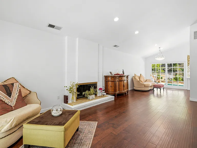 17092 Escalon Dr — Photo 9