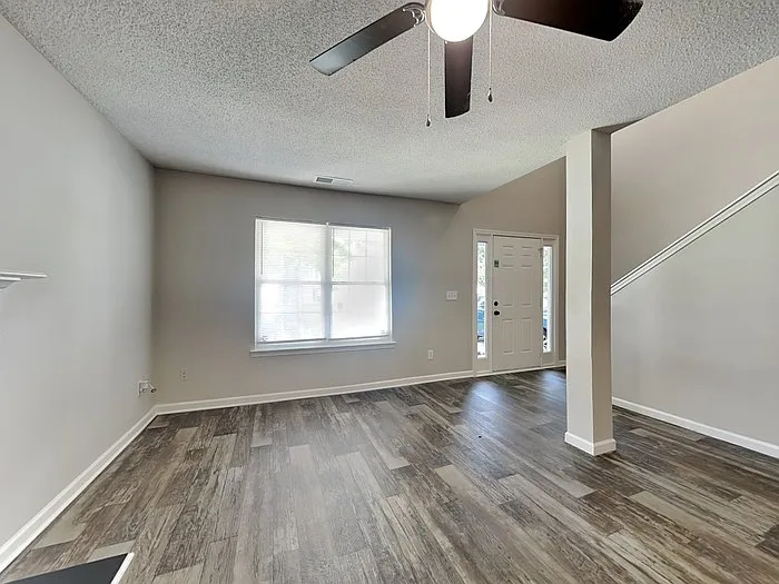 3 bed, 3.0 bath, 1528 sqft, $1,825 — Photo 3