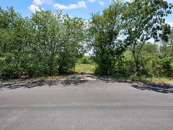 3rd image of 18101 Albert Voelker Rd