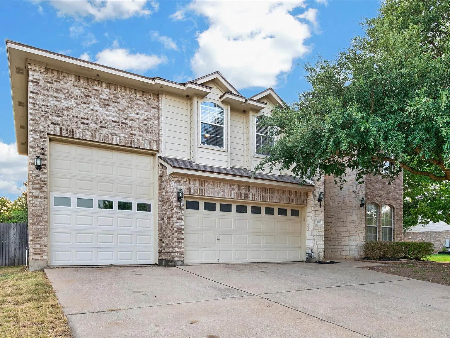 3 bed, 2.5 bath, 2666 sqft, $2,395 — Photo 2