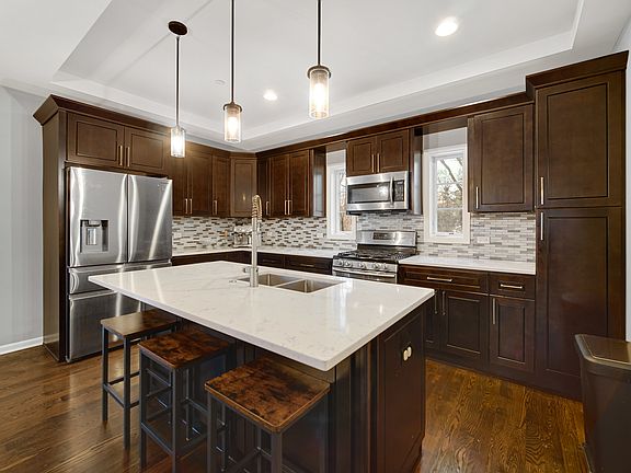 4th image of 486 Newton Ave