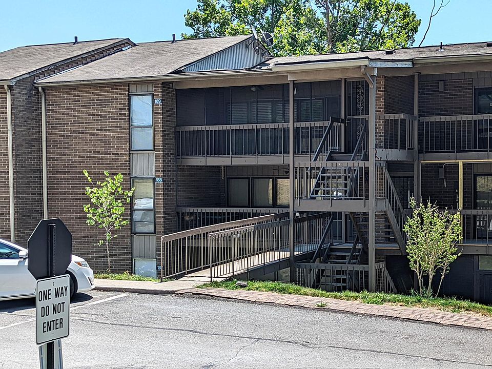 189 Upper left, screened porch.