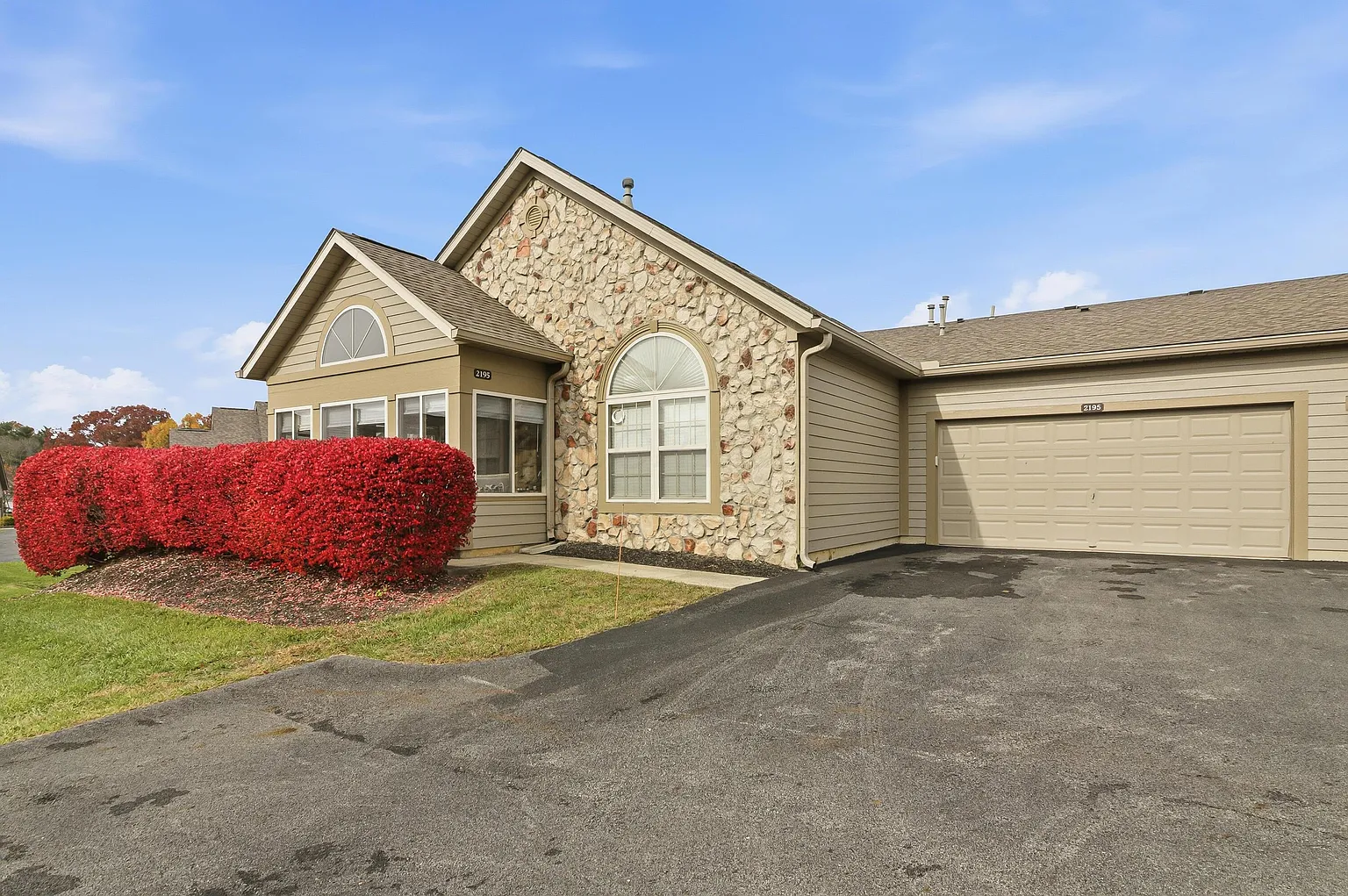 2195 William T Cir photo 1
