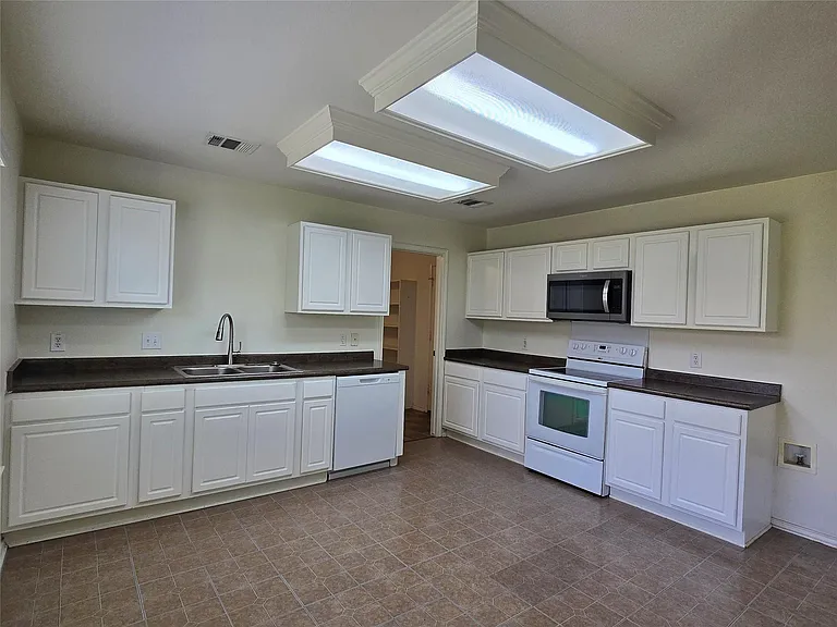 2021 Rim Rock Dr — Photo 12