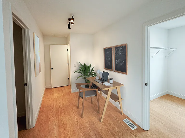 214 Nelson Ct E — Photo 8