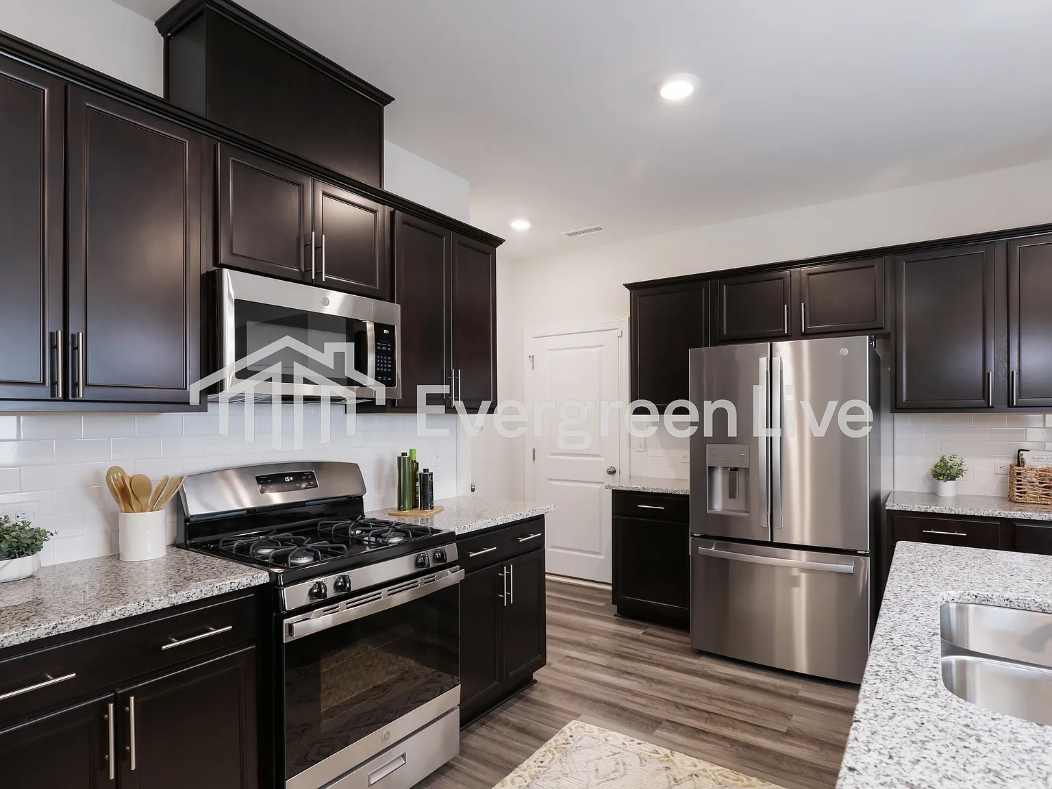 4 bed, 3.0 bath, 2134 sqft, $2,295 — Photo 3