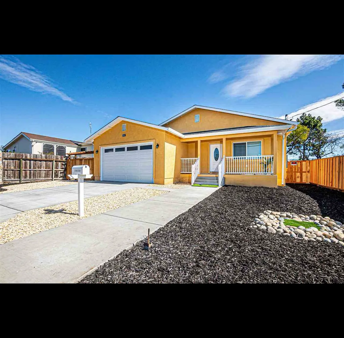 3 bed, 1300 sqft, $3,850 — Photo 1