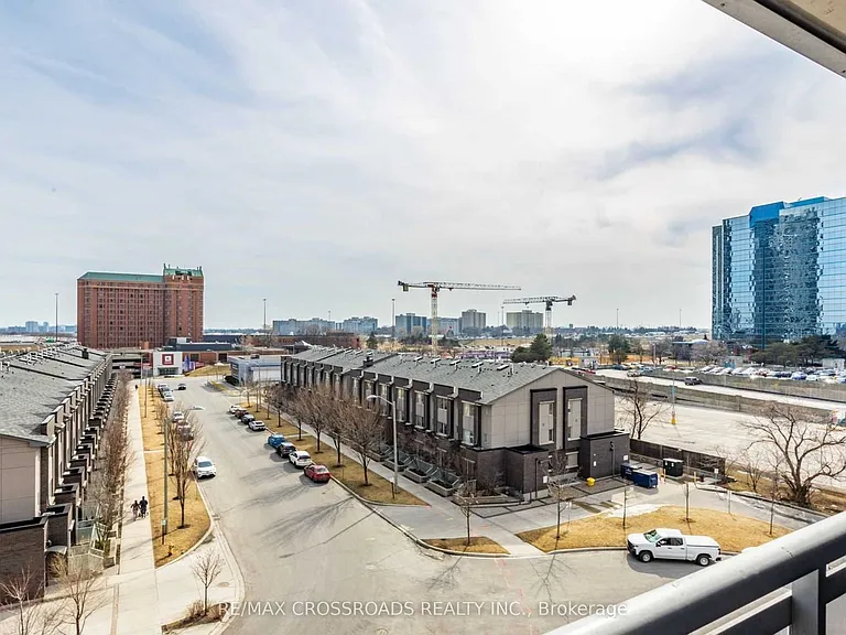 275 Village Green Sq #525 — Photo 6