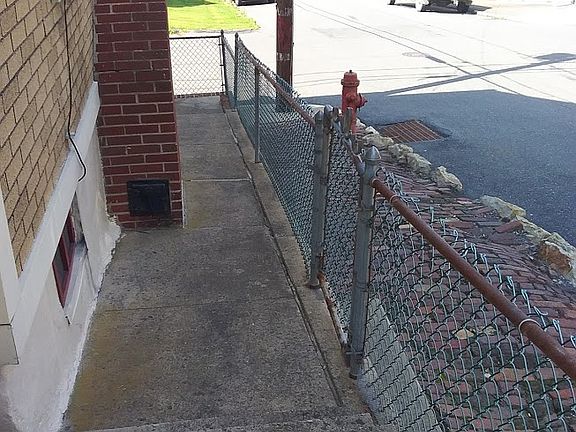 4th image of 1478 Wabash St