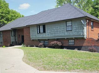 222 NW Highland Ln, Blue Springs, MO 64014