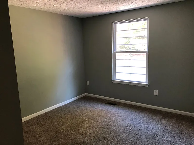 1818 Chester Way — Photo 18
