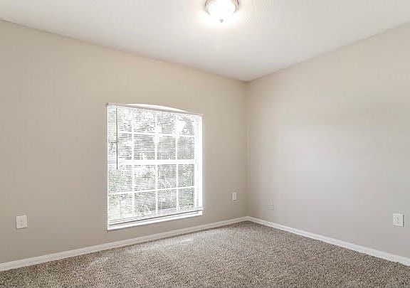 4th image of 18091 Hudson Ct