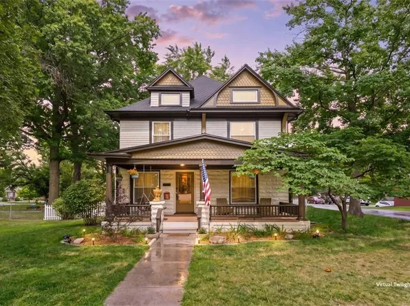 105 NE Douglas St, Lees Summit, MO 64063