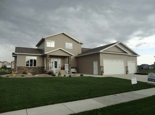 3404 Chisholm Trl, Bismarck, ND 58503
