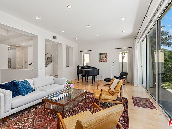 4th image of 3609 Esplanade