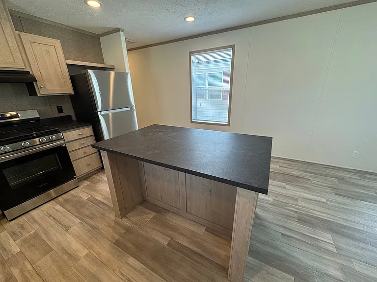 Oak Tree Village — Photo 40