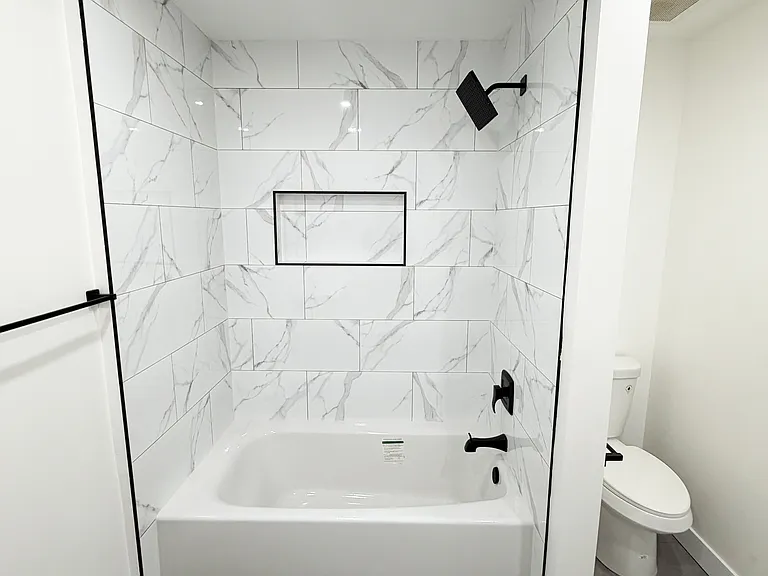 Encino Country Club Apartments — Photo 48