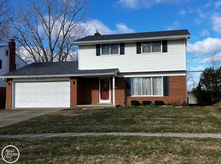 676 Ashburnham St, Auburn Hills, MI 48326
