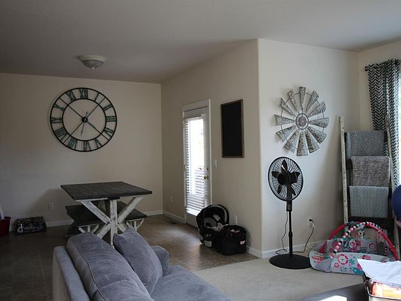 4th image of 4180 SW Reindeer Ave #4182