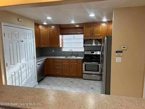 4th image of 1022 Olympia Blvd Floor 2